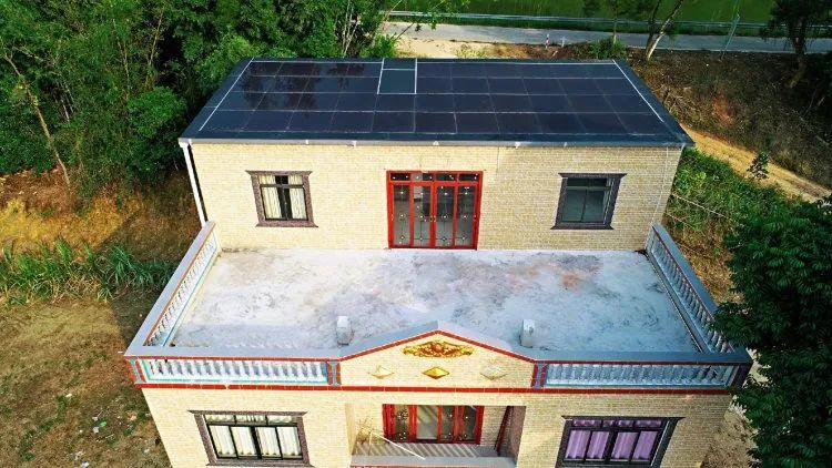 還在裝傳統(tǒng)陽光房？太傻了！如今大家都裝這個，美觀、環(huán)保還能賺錢！