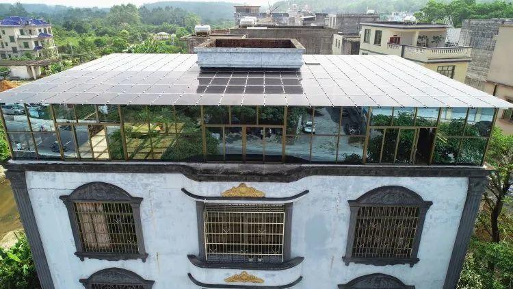 還在裝傳統(tǒng)陽光房？太傻了！如今大家都裝這個，美觀、環(huán)保還能賺錢！