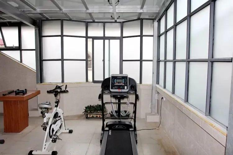 還在裝傳統(tǒng)陽光房？太傻了！如今大家都裝這個，美觀、環(huán)保還能賺錢！